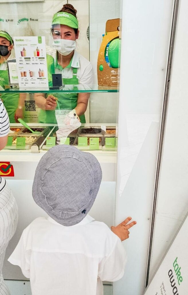 Llaollao frozen yogurt -Most healthy desserts in Geneva and number 1 in the world. 24