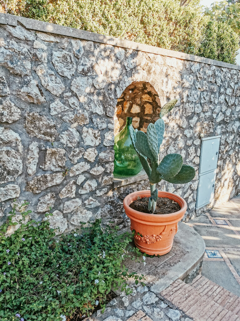 Relais 2 Pini in Anacapri. Number 1 family-run boutique hotel to stay on a dreamy Capri island. 23