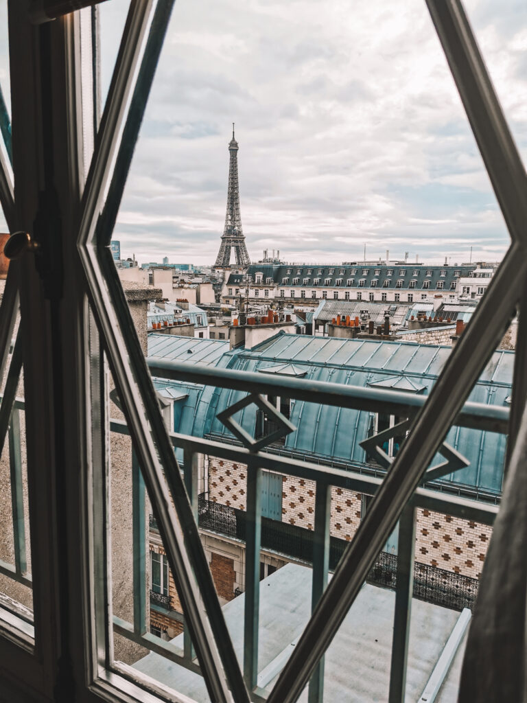 Le Dokhan’s, A Tribute Portfolio Hotel in Paris. Most cozy boutique hotel with an Eiffel Tower view. 19