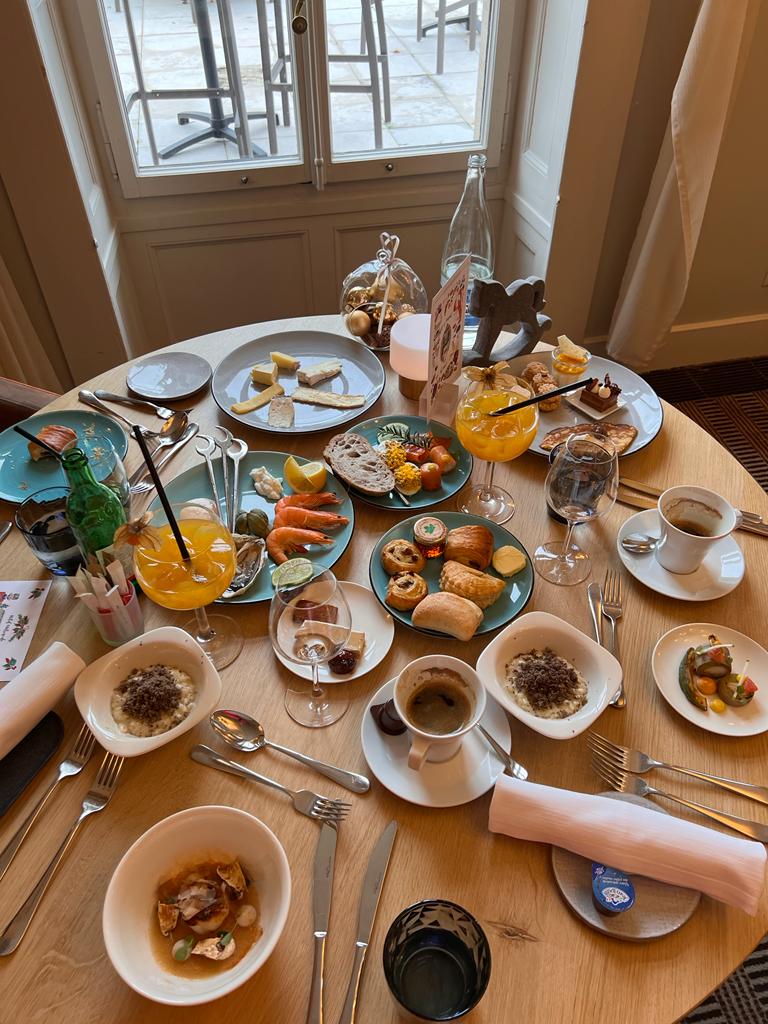 Le Brunch du Parc. Most Chic Brunch in Geneva in the historic Hôtel du Parc des Eaux-Vives and it's Restaurant 82.