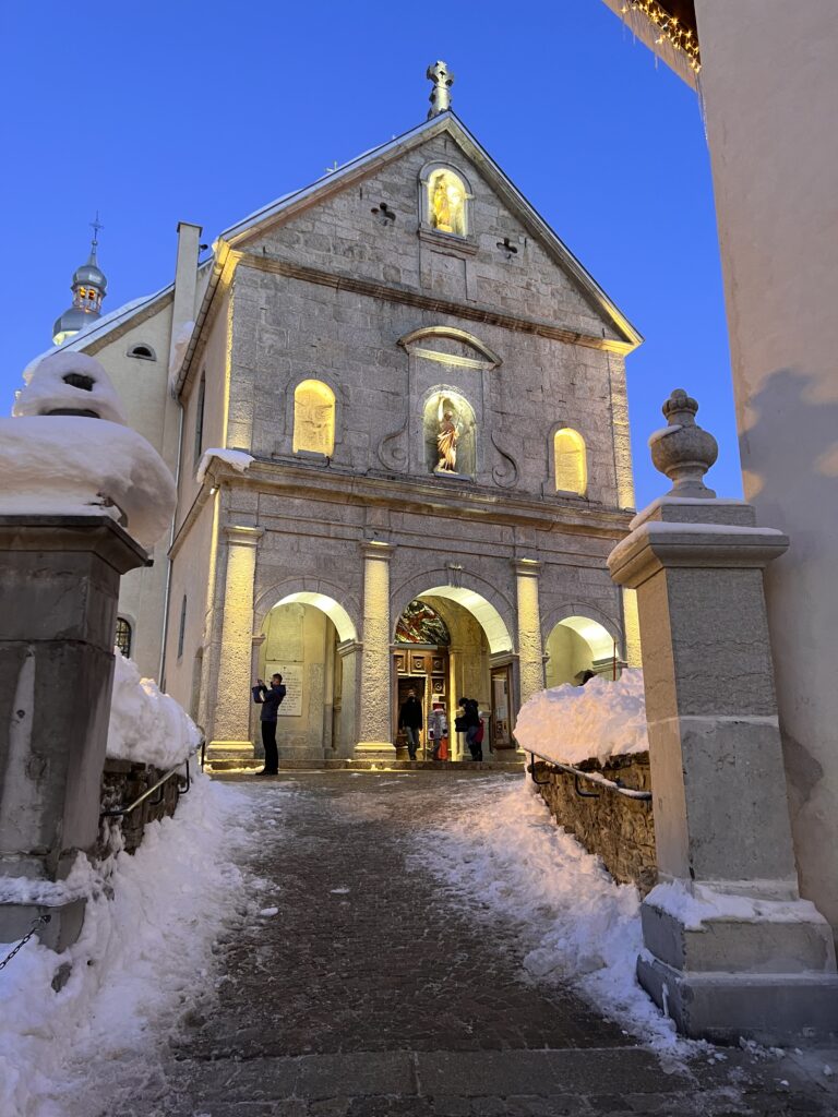 Cœur de Megève - Cozy boutique hotel in the heart of iconic ski resort village. (Number 1 location in Megève). 4