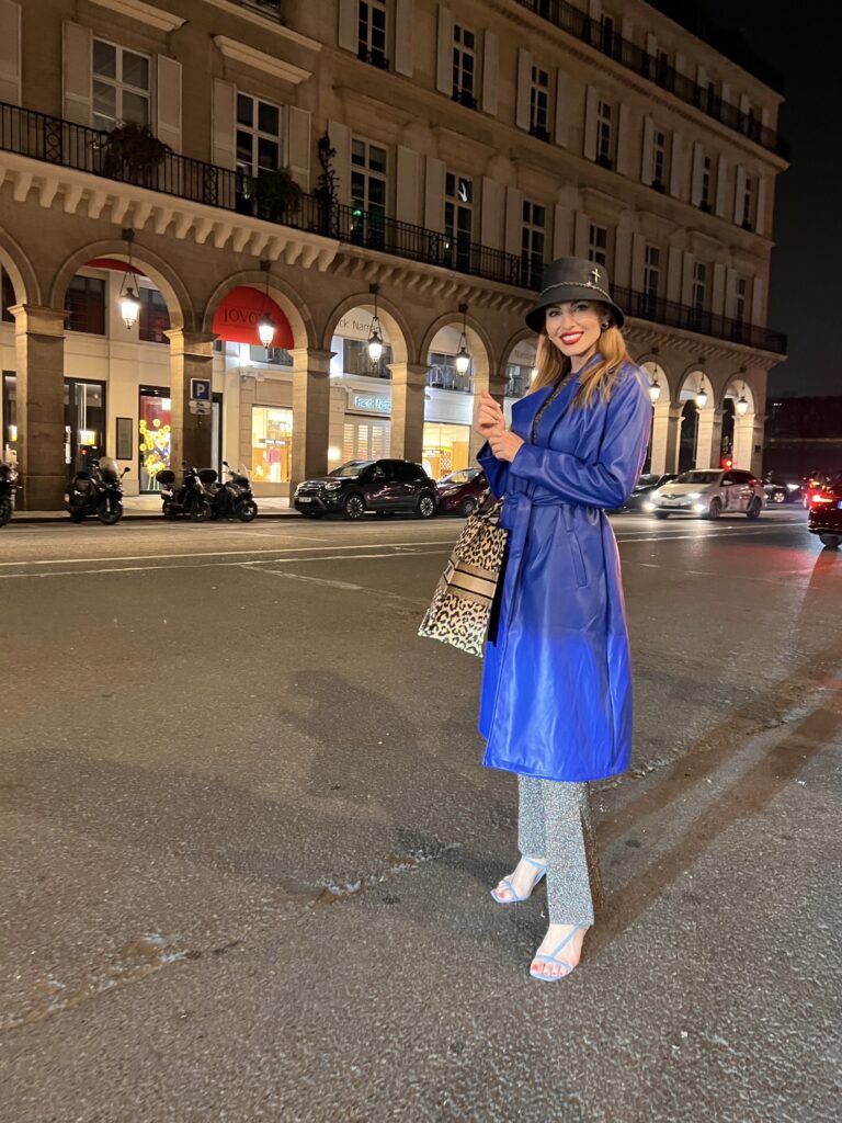 Street Style from PFW READY-TO-WEAR FW 22/23 - My Favourite Looks. Amazing Leather Coat, Fathers, Tweed, Oversized Suit and a micro skirt. 26