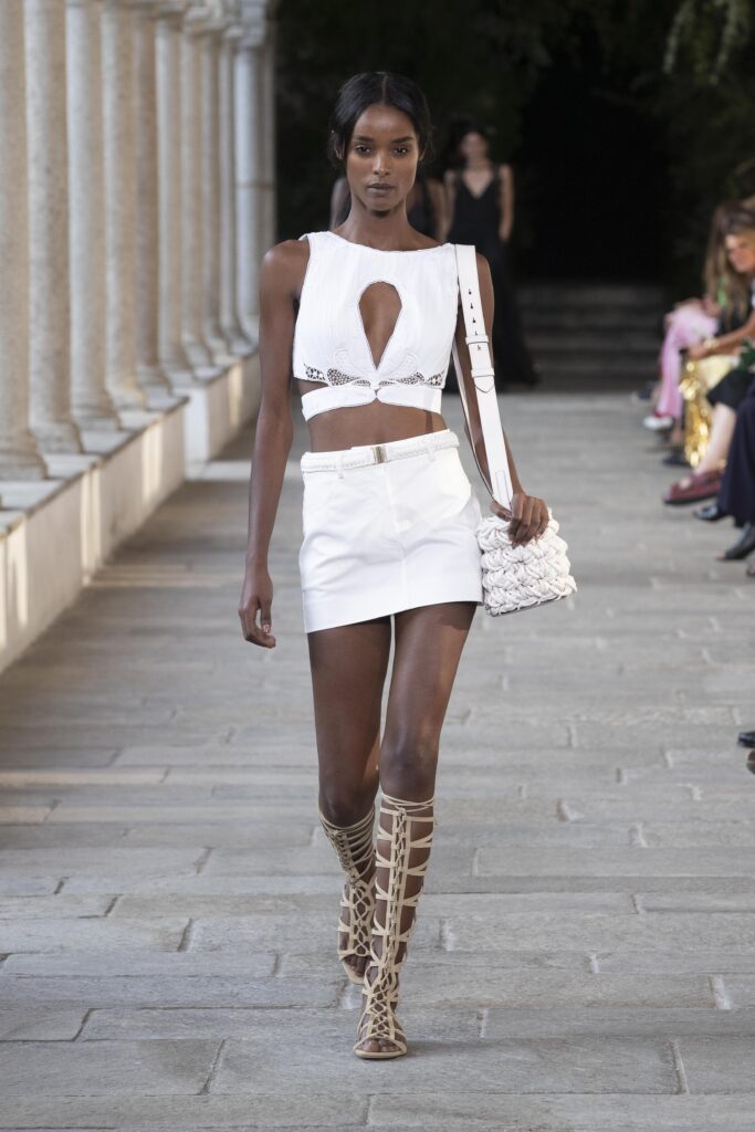 3 Biggest SS22 Trends from the Fashion Weeks. A new way to wear suits, bridal style for everyone and little sexy skirt. Versace, Fendi, Alberta Ferretti and more. 35