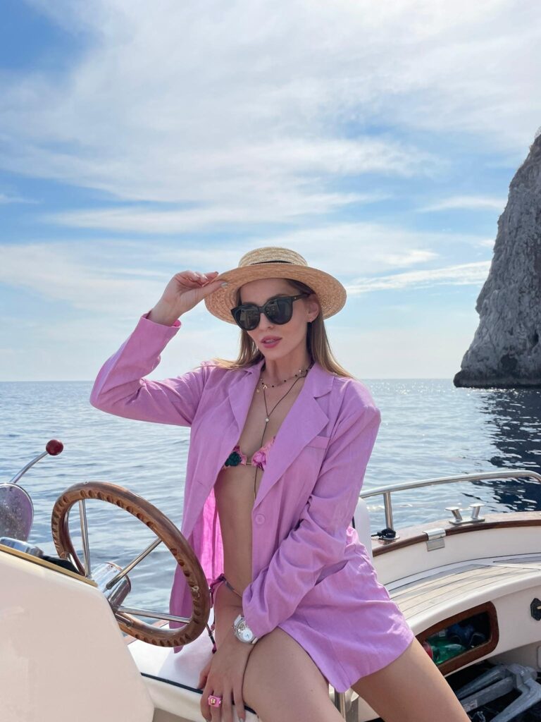 The ultimate weekend guide to Capri, Italy. Where to stay (La Minerva Capri) eat (La Fontelina)do shopping and more. 3 dreamy days in paradise. 82