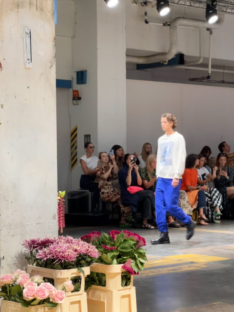 Highlights from Copenhagen Fashion Week SS23 - What you need to know about the best-known Scandi Brands. Ganni Girl, Baum und Pferdgarten's colourful collection and Zalando endorsed upcoming brands. 78