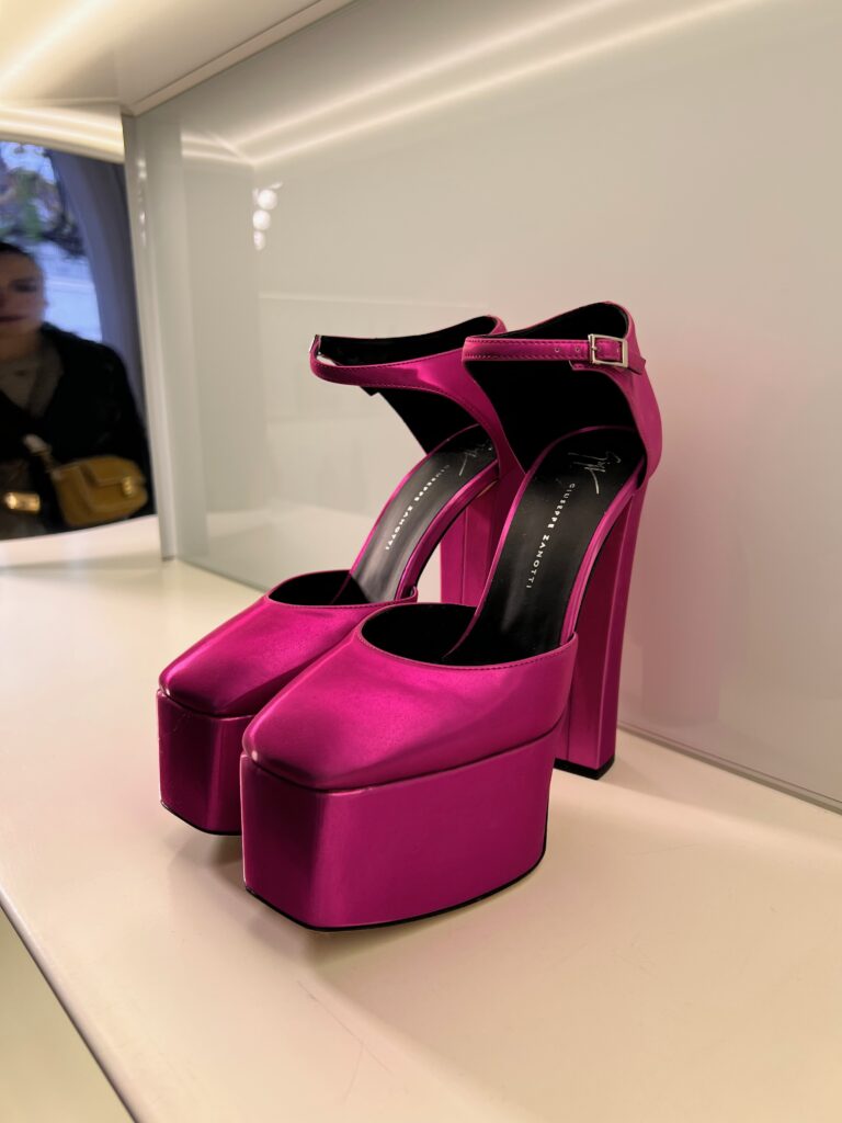 Milan Fashion Week SS23 - Dazzling Shoe Presentations. Giuseppe Zanotti, Gianvito Rossi, Sergio Rossi, Casadei, Le Silla. Must-see Shoes Collection and trends for Spring Summer 2023. 20