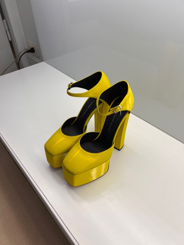 Milan Fashion Week SS23 - Dazzling Shoe Presentations. Giuseppe Zanotti, Gianvito Rossi, Sergio Rossi, Casadei, Le Silla. Must-see Shoes Collection and trends for Spring Summer 2023. 24