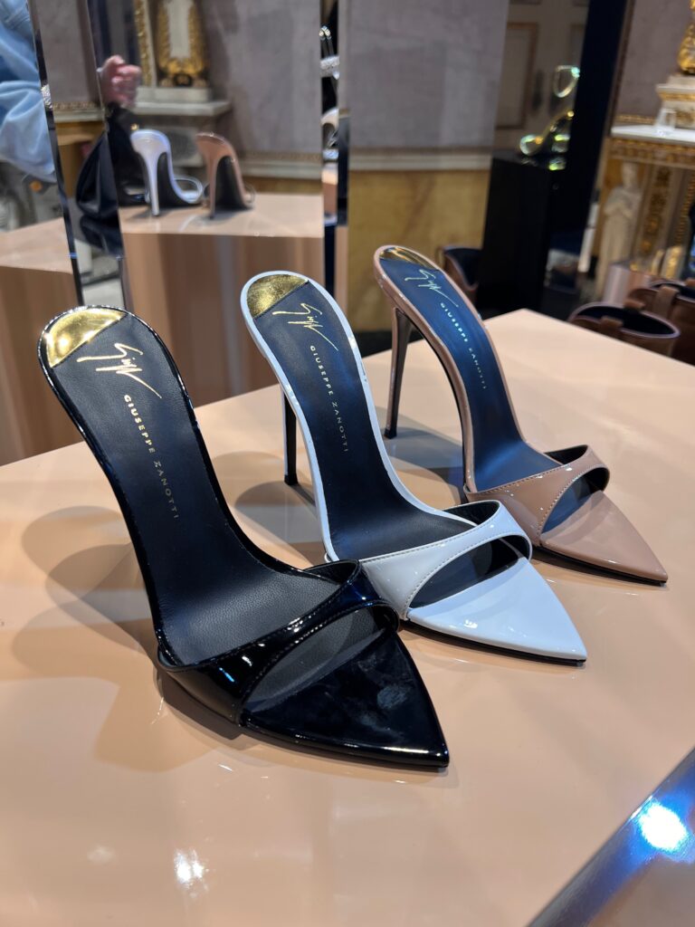 Milan Fashion Week SS23 - Dazzling Shoe Presentations. Giuseppe Zanotti, Gianvito Rossi, Sergio Rossi, Casadei, Le Silla. Must-see Shoes Collection and trends for Spring Summer 2023. 42