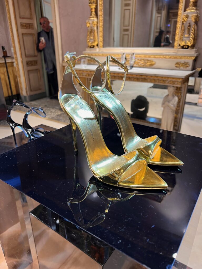 Milan Fashion Week SS23 - Dazzling Shoe Presentations. Giuseppe Zanotti, Gianvito Rossi, Sergio Rossi, Casadei, Le Silla. Must-see Shoes Collection and trends for Spring Summer 2023. 44