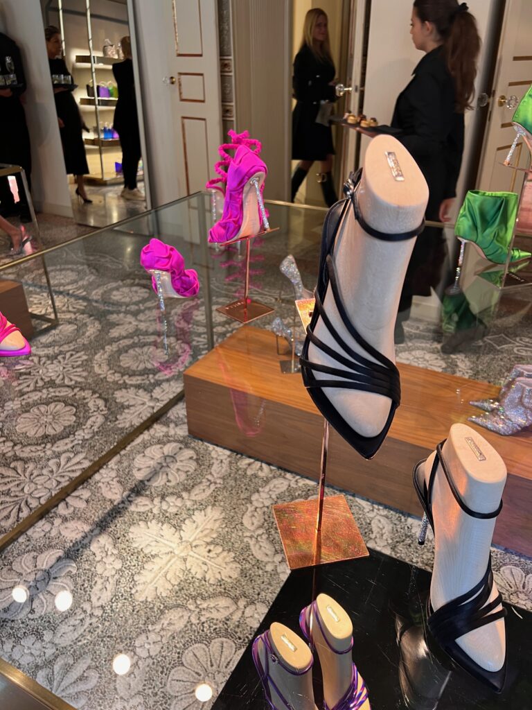 Milan Fashion Week SS23 - Dazzling Shoe Presentations. Giuseppe Zanotti, Gianvito Rossi, Sergio Rossi, Casadei, Le Silla. Must-see Shoes Collection and trends for Spring Summer 2023. 128