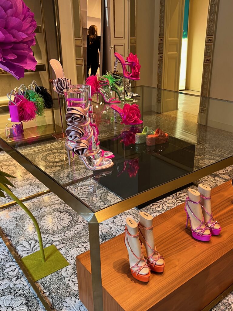 Milan Fashion Week SS23 - Dazzling Shoe Presentations. Giuseppe Zanotti, Gianvito Rossi, Sergio Rossi, Casadei, Le Silla. Must-see Shoes Collection and trends for Spring Summer 2023. 130