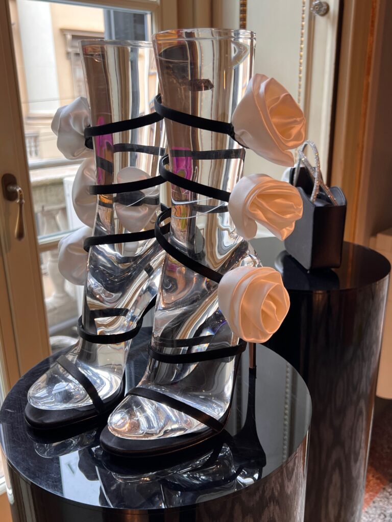 Milan Fashion Week SS23 - Dazzling Shoe Presentations. Giuseppe Zanotti, Gianvito Rossi, Sergio Rossi, Casadei, Le Silla. Must-see Shoes Collection and trends for Spring Summer 2023. 132