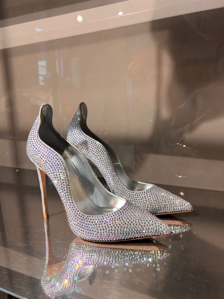 Milan Fashion Week SS23 - Dazzling Shoe Presentations. Giuseppe Zanotti, Gianvito Rossi, Sergio Rossi, Casadei, Le Silla. Must-see Shoes Collection and trends for Spring Summer 2023. 142