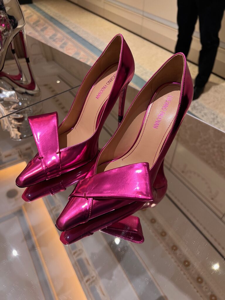 Milan Fashion Week SS23 - Dazzling Shoe Presentations. Giuseppe Zanotti, Gianvito Rossi, Sergio Rossi, Casadei, Le Silla. Must-see Shoes Collection and trends for Spring Summer 2023. 152