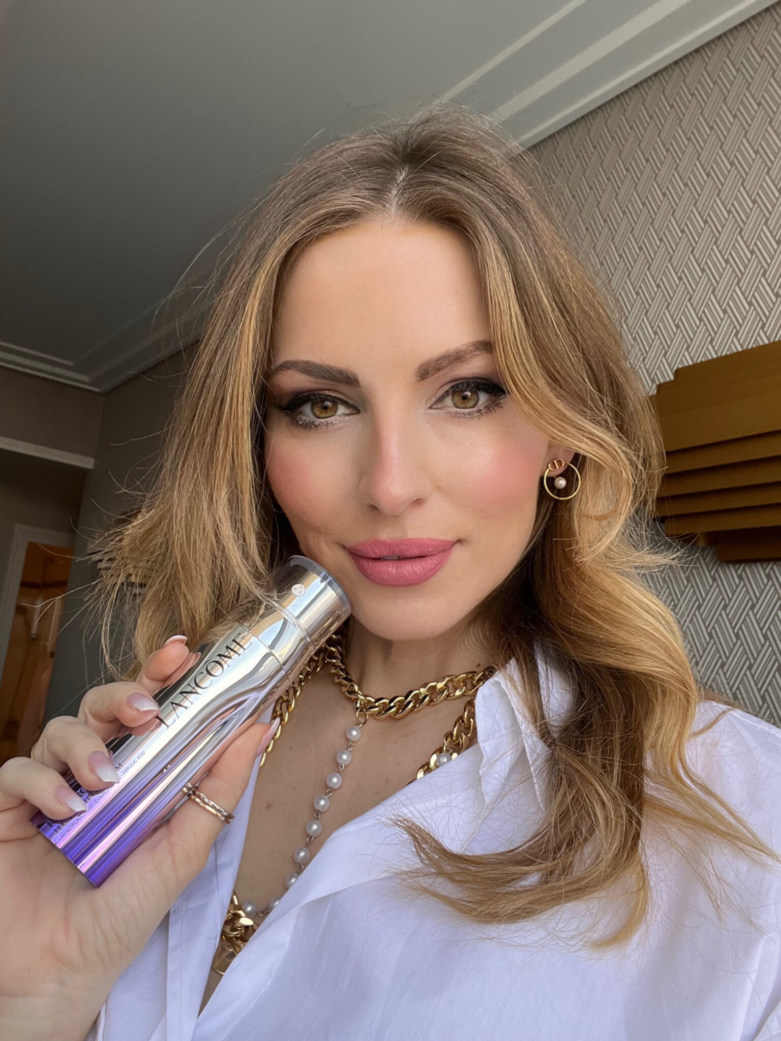 Best Spring / Summer 2023 beauty products. Must-haves, new launches, affordable and luxury product reviews. Valmont  DetO2x Line, Lancome new foundation, By Terry's Global serum and more.