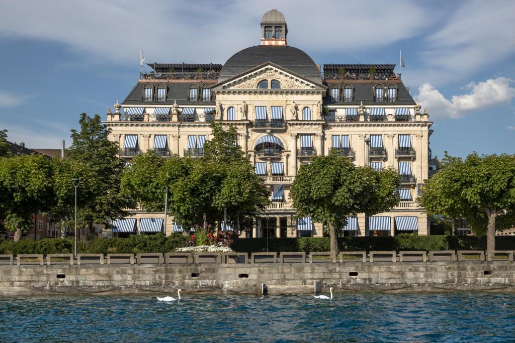 La Réserve Eden au Lac Zurich. The Imaginary yacht club by the lake. 