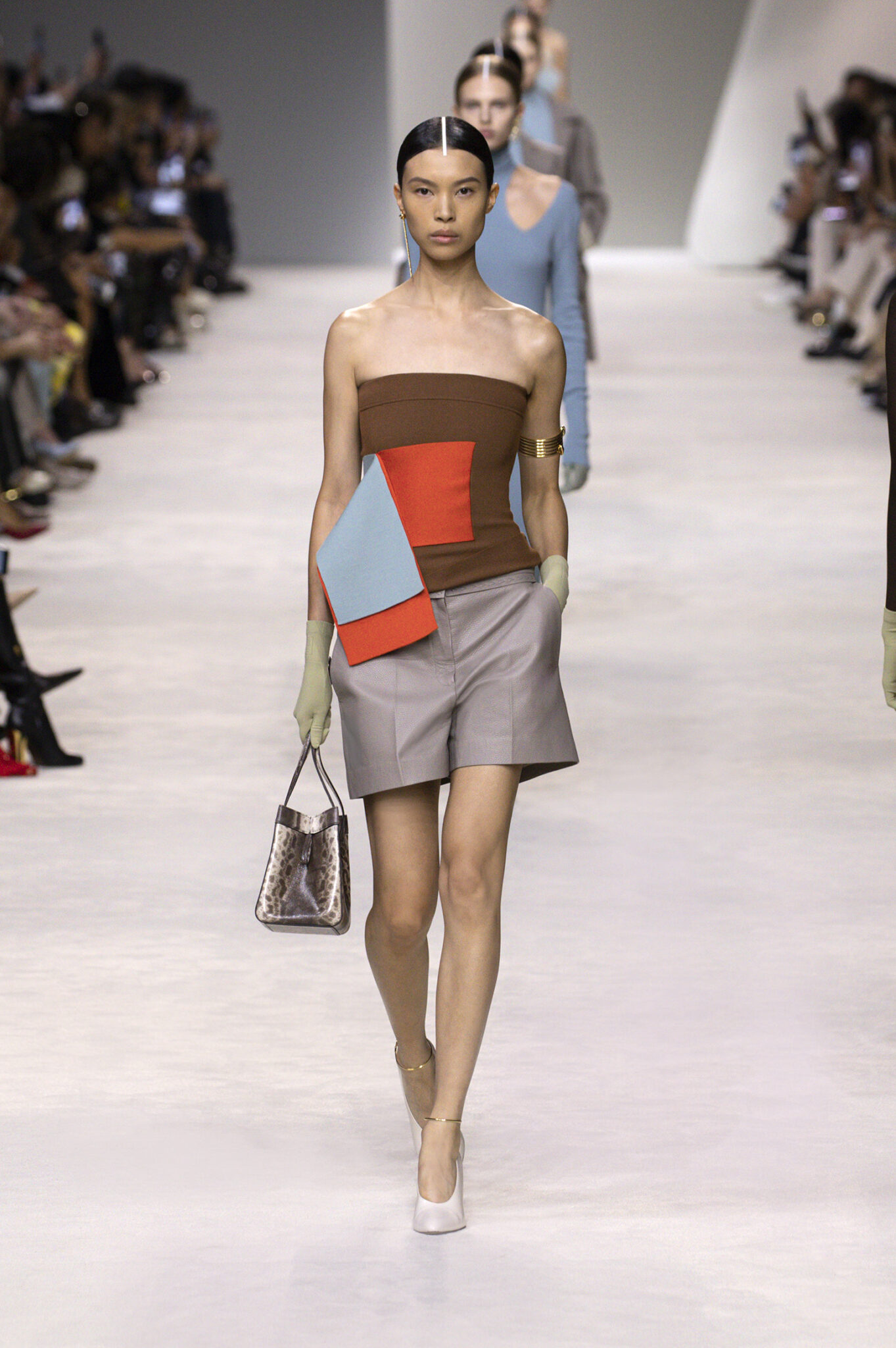 FENDI WOMENSWEAR COLLECTION - SS24 During MFW. COMFORT, LUXURY AND HERITAGE. 6