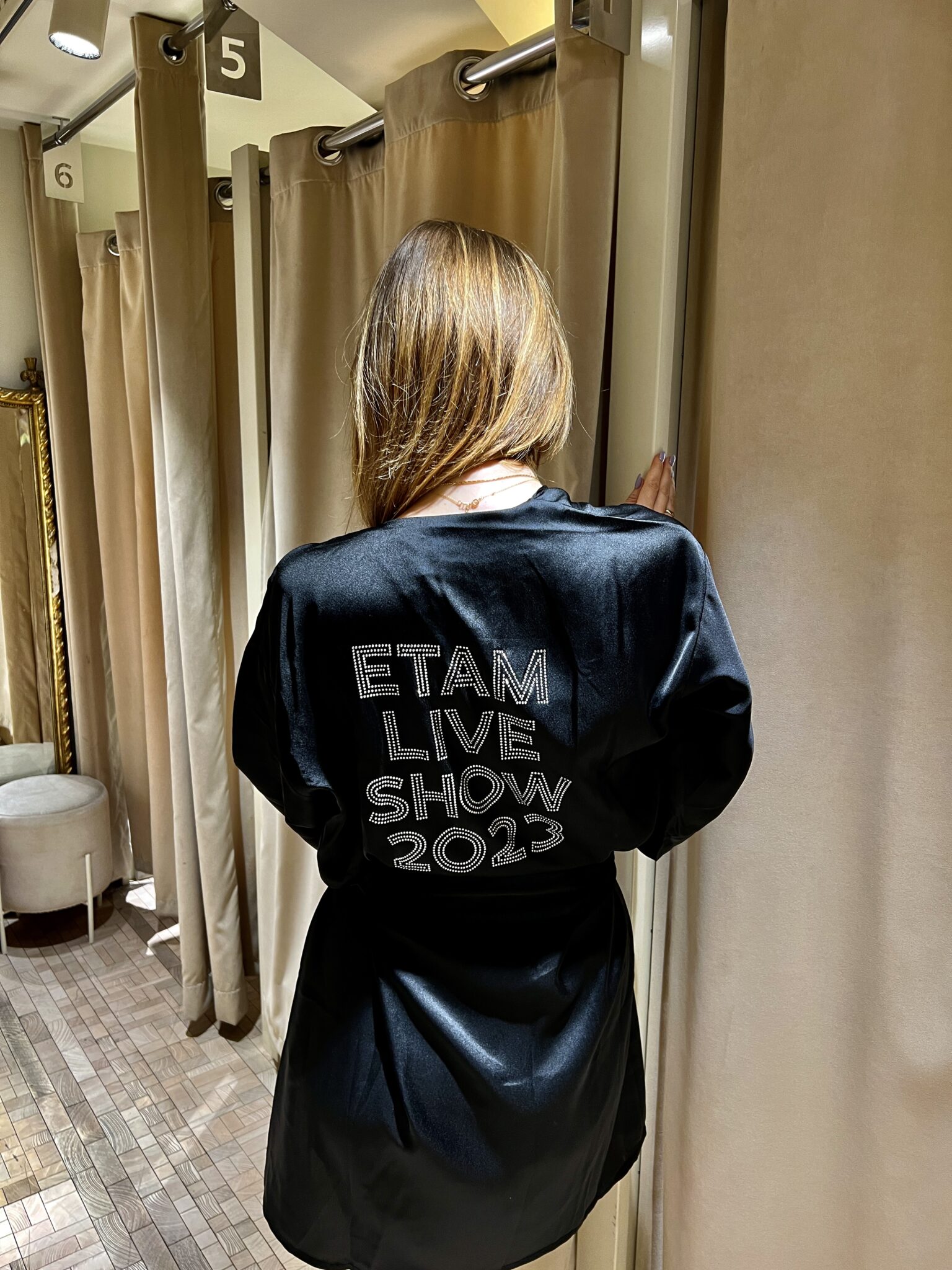 Etam's 80s-Inspired Extravaganza: A Dazzling Etam Live Show 2023 in Paris during PFW. Insights from the trip to Paris with the Swiss Ambassadors Team.