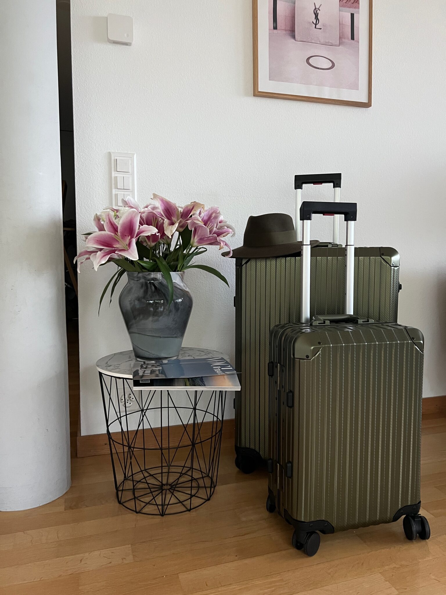 Travelling in Style with MVST Select Suitcases. Meet 2 statement suitcases that changed my travelling style to more stylish and effortless. 